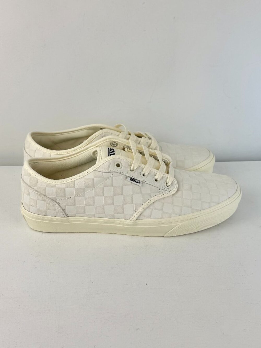 Men's 11 - Vans Atwood Leather sneaker Embossed Suede Classic White - 751505